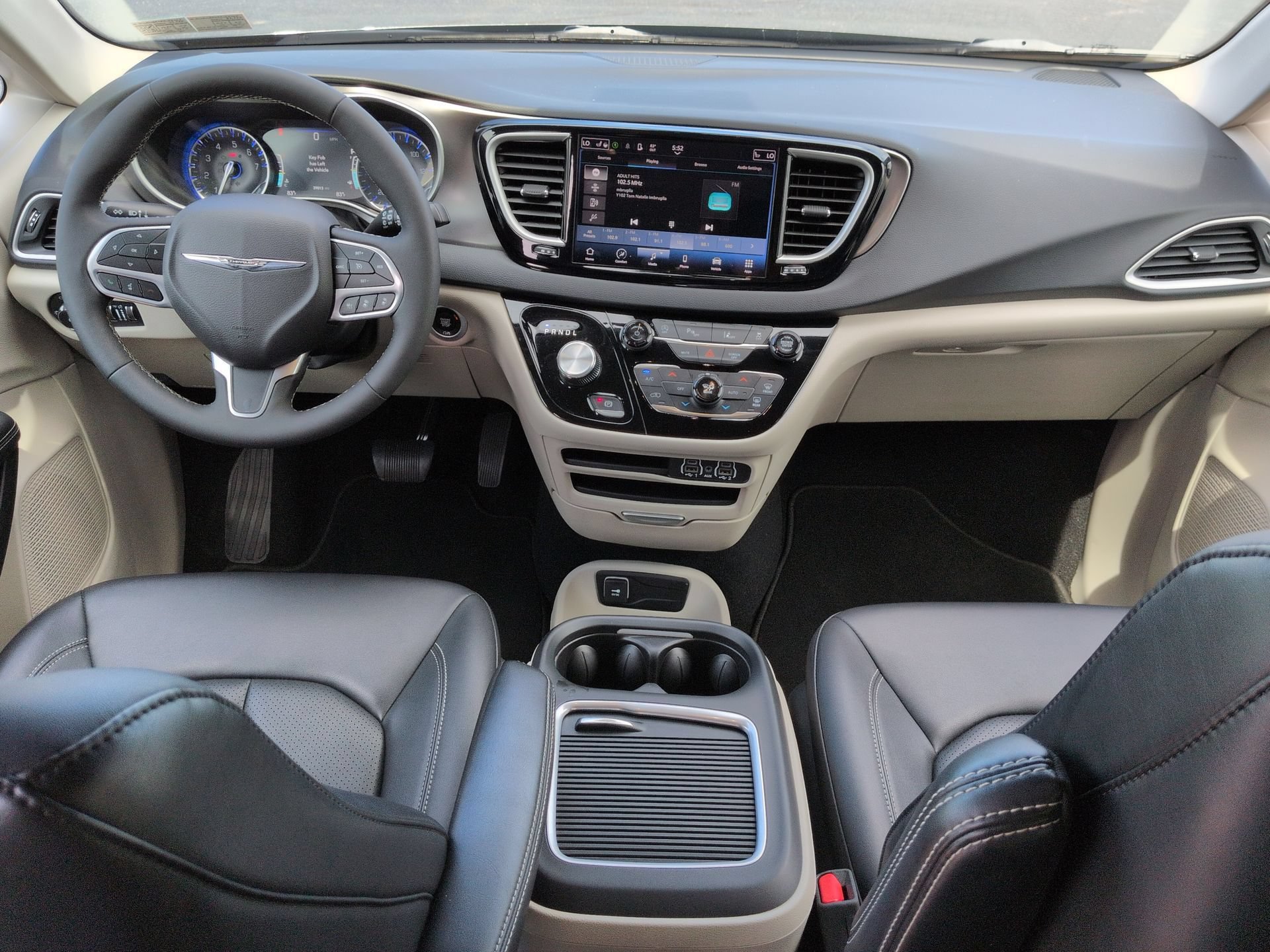 Used 2024 Chrysler Pacifica Touring-L FWD image 19