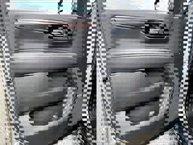 New 2026 Chevrolet Suburban Premier image 25