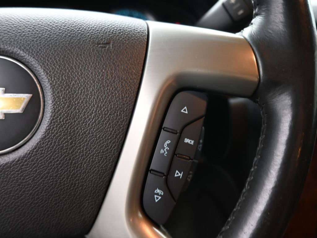 Used 2013 Chevrolet Avalanche LTZ image 2