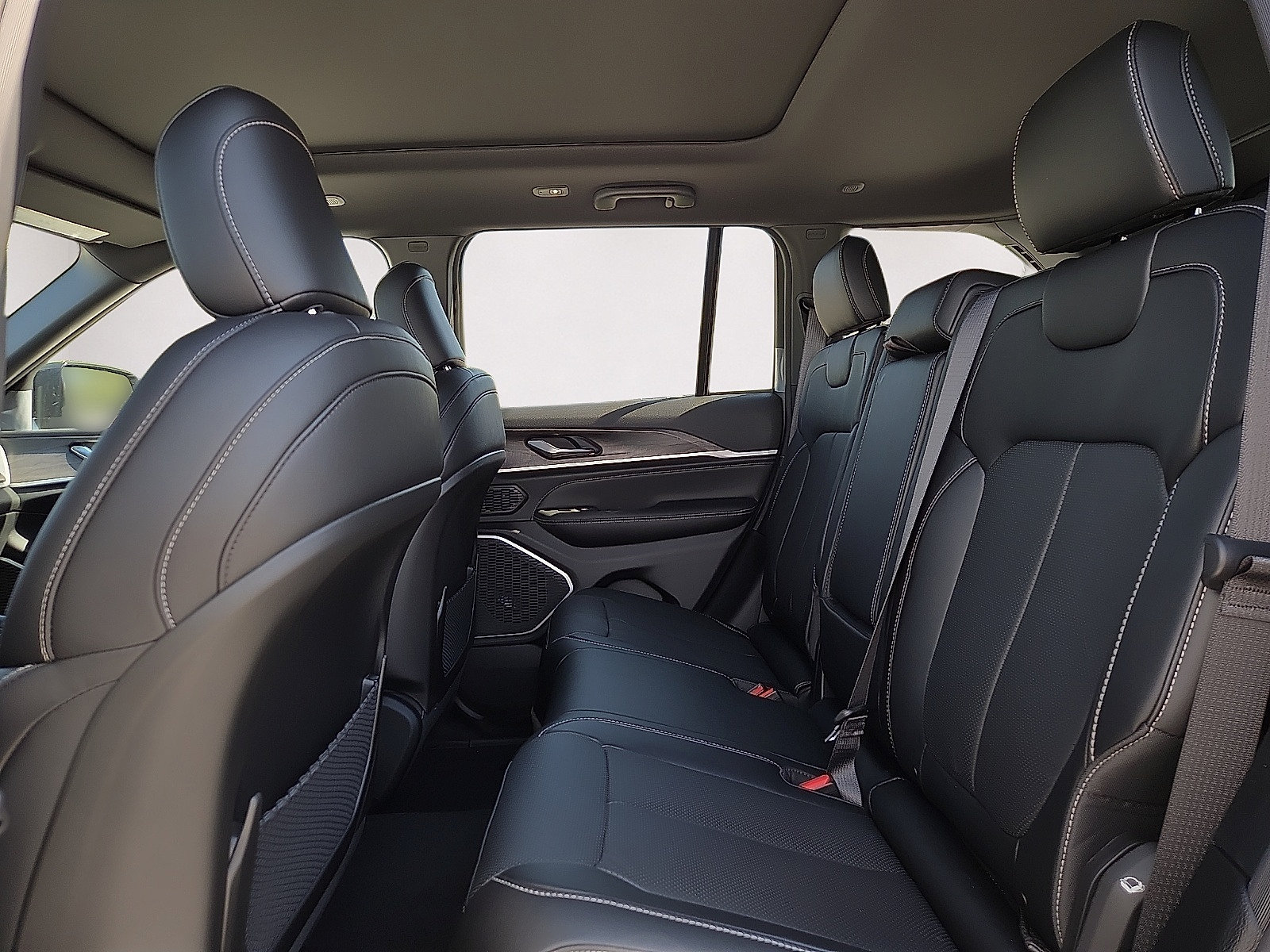 New 2027 Jeep Grand Cherokee Limited AWD/4WD image 9