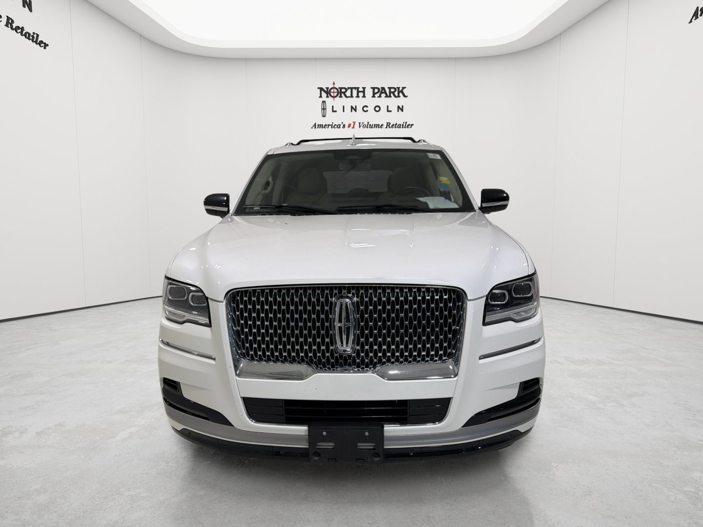 Used 2023 Lincoln Navigator Reserve AWD/4WD image 8