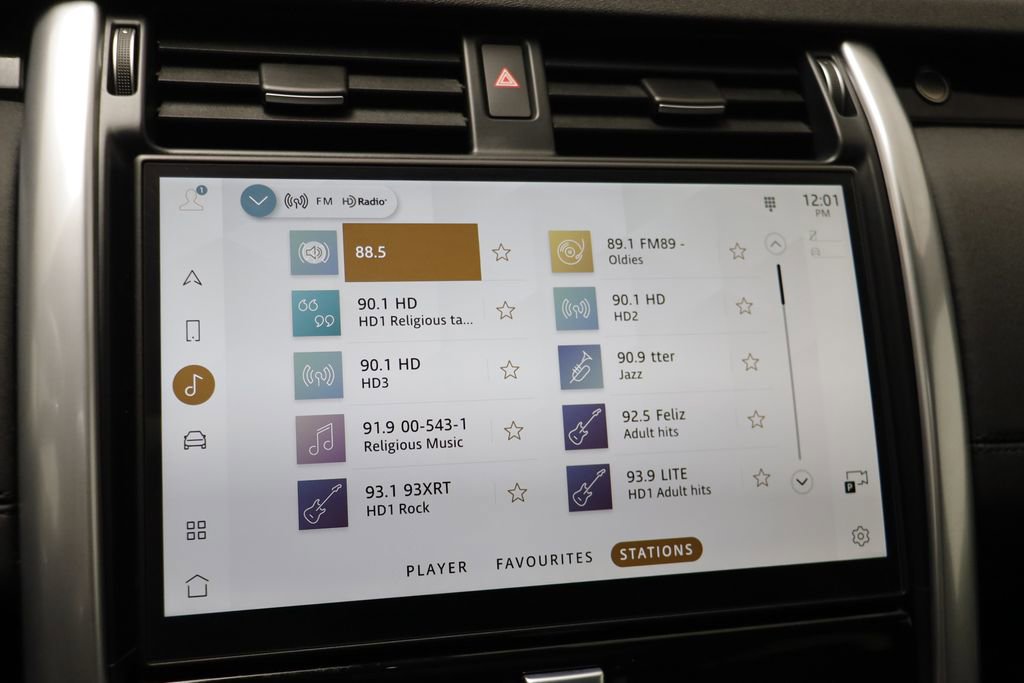 Used 2025 Land Rover Discovery S image 9