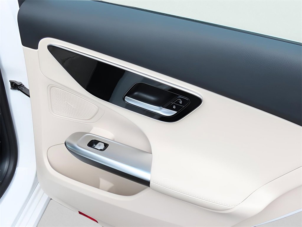 Used 2025 Mercedes-Benz C 300 4MATIC Sedan image 23