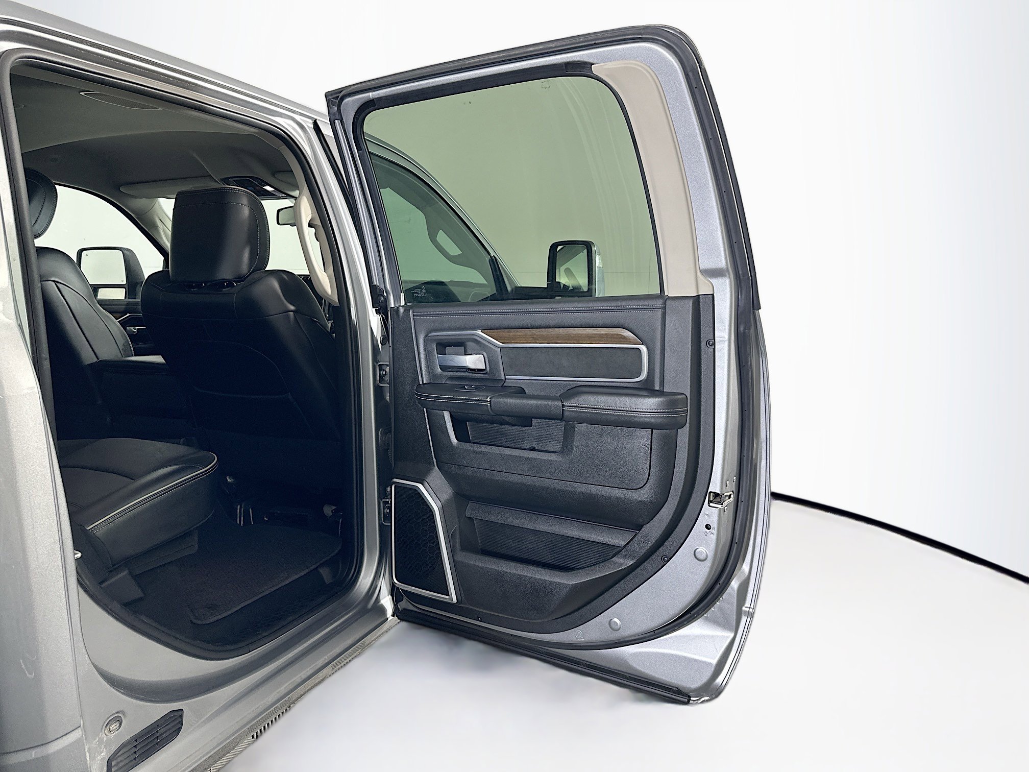 Used 2024 RAM 2500 Laramie image 31