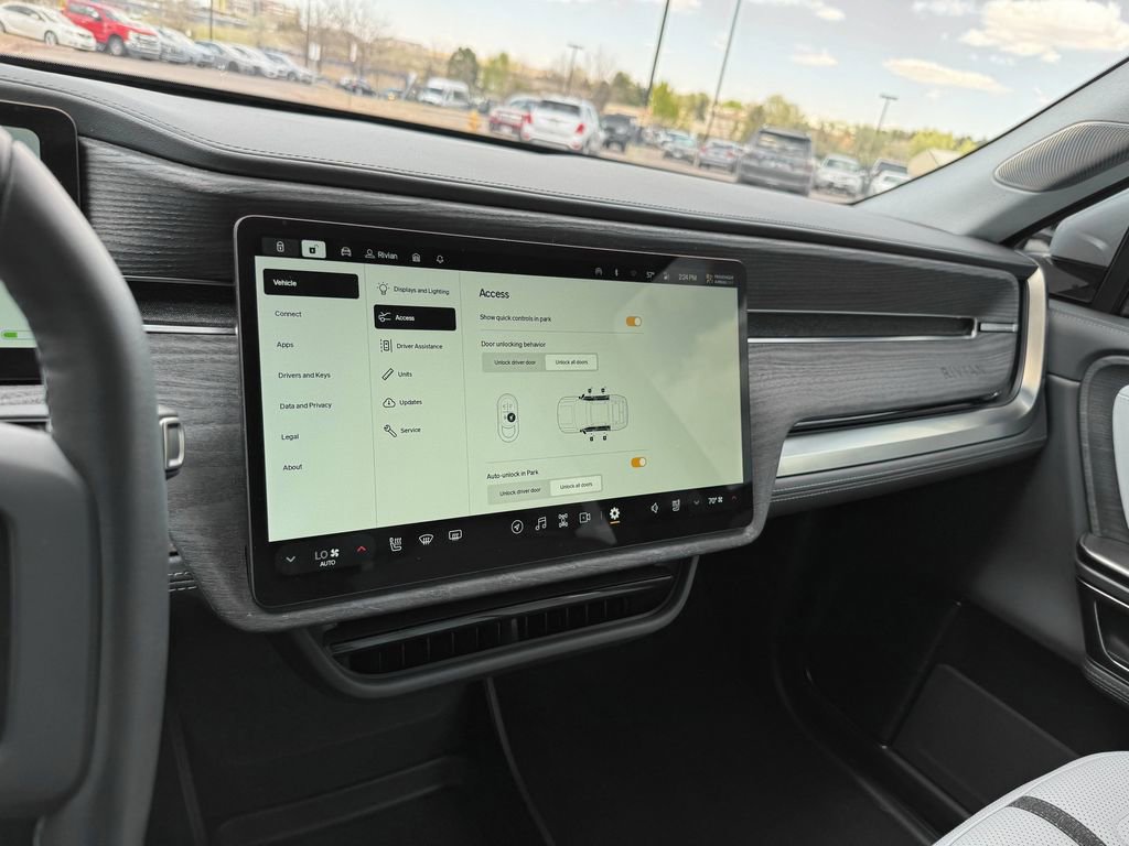 Used 2024 Rivian R1S Adventure AWD/4WD image 17