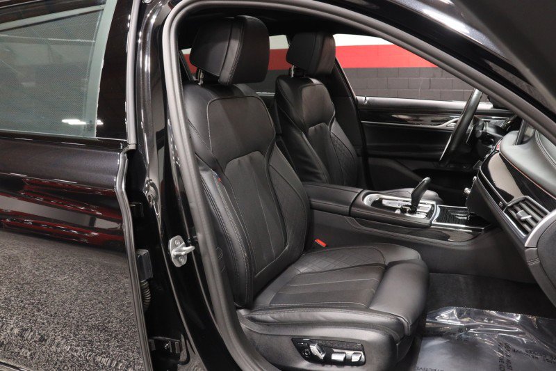 Used 2020 BMW 750i xDrive w/ Executive Package AWD/4WD image 47