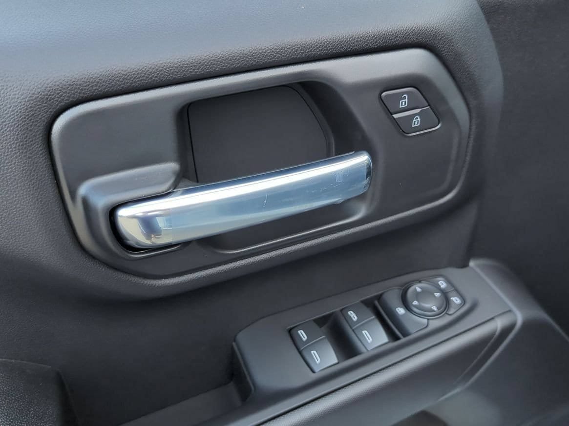 New 2026 Chevrolet Silverado 1500 Custom w/ LPO, Dark Essentials Package RWD image 10
