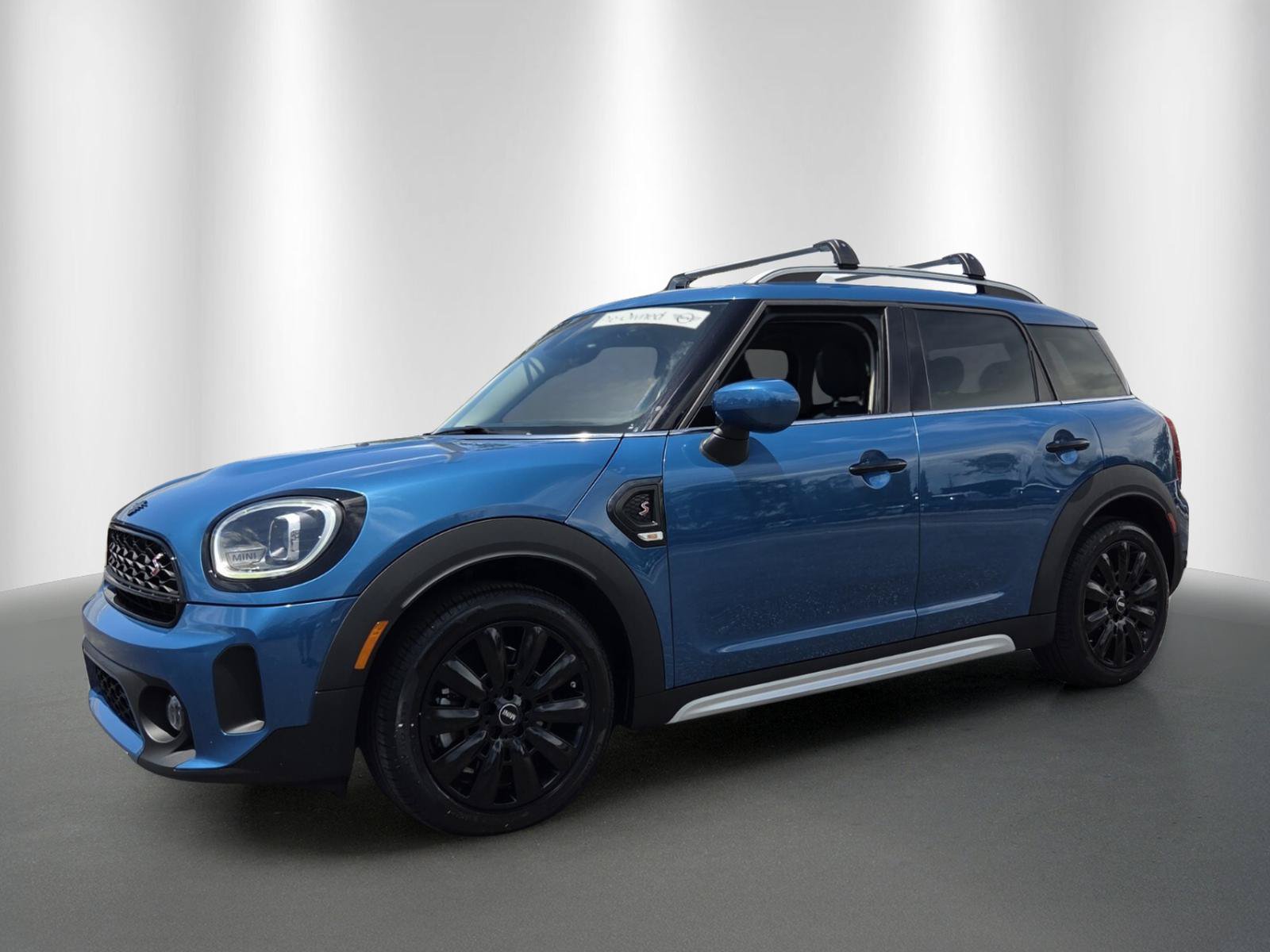 Used 2024 MINI Cooper Countryman S w/ Premium Package FWD image 3