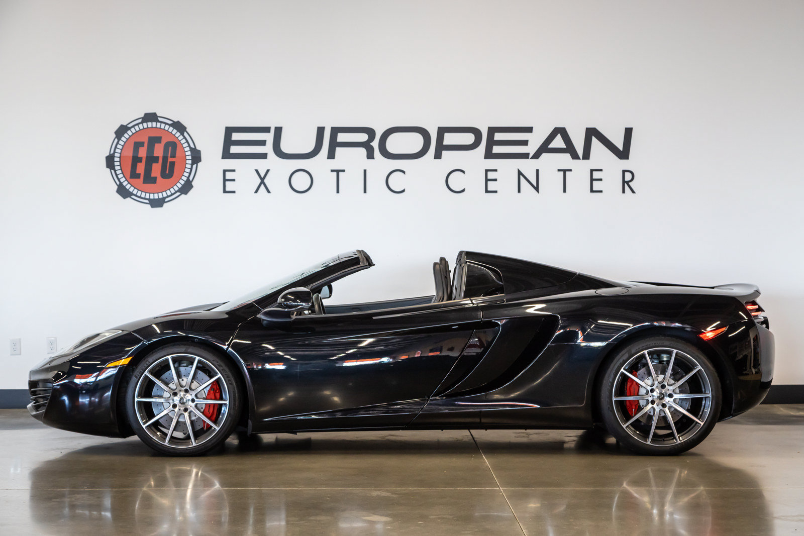 Used 2013 McLaren MP4-12C Spider RWD image 10