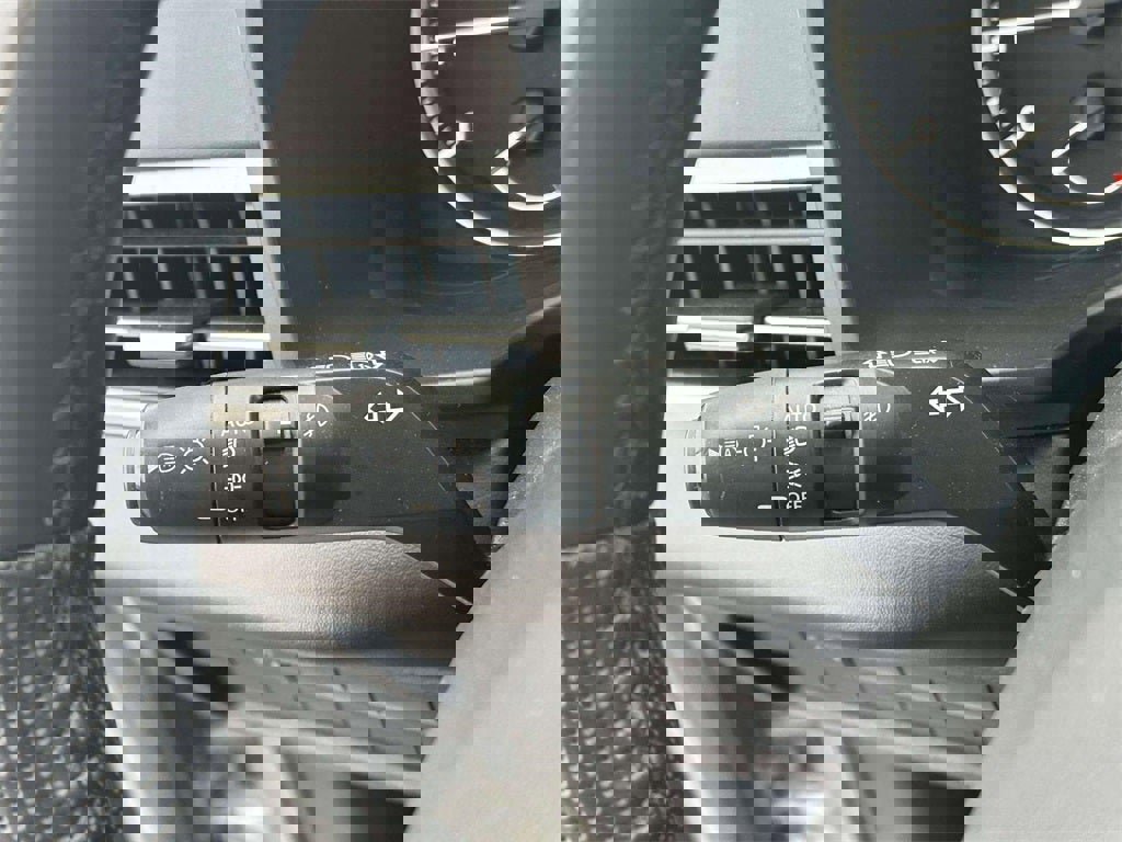 Used 2023 Mitsubishi Outlander SE image 23