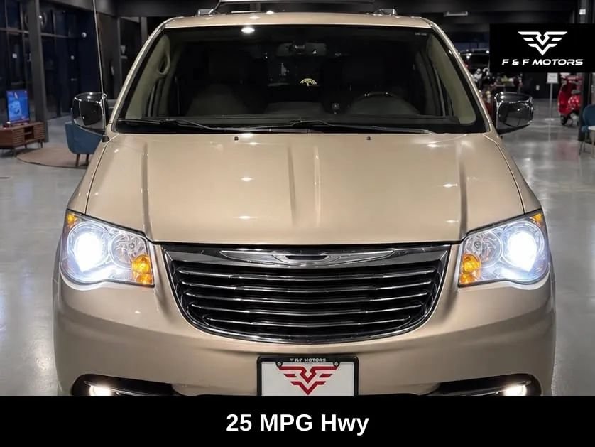 Used 2015 Chrysler Town & Country Limited Platinum w/ Trailer Tow Group FWD image 5