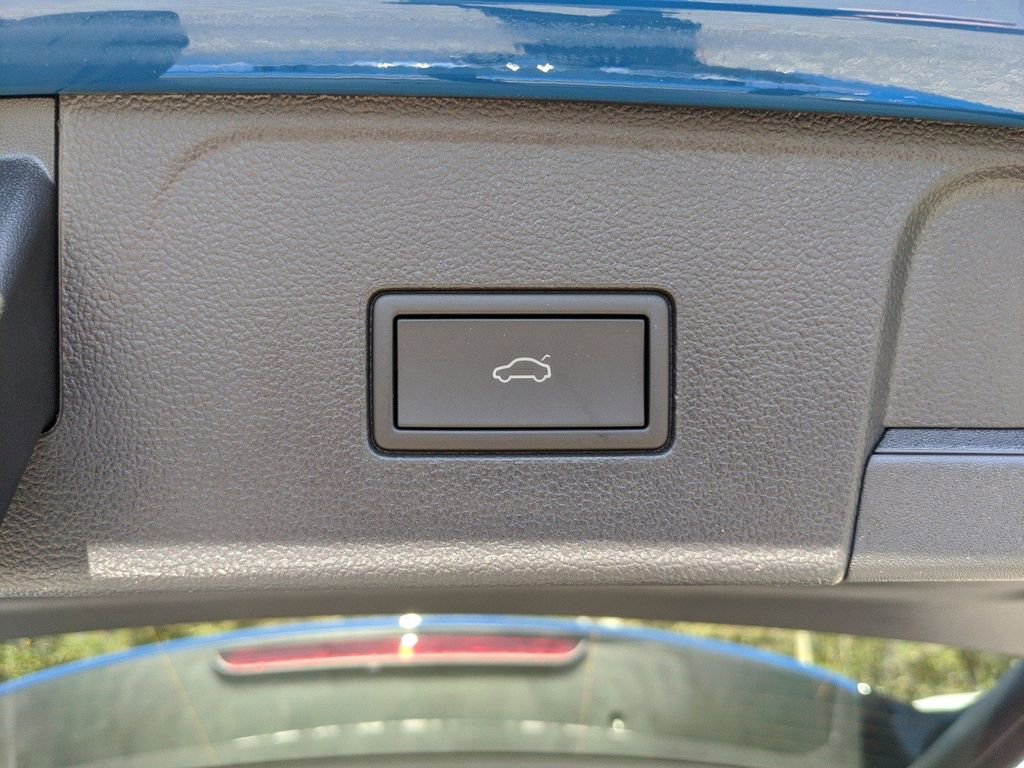 New 2025 Volkswagen Atlas SEL Premium R-Line image 17