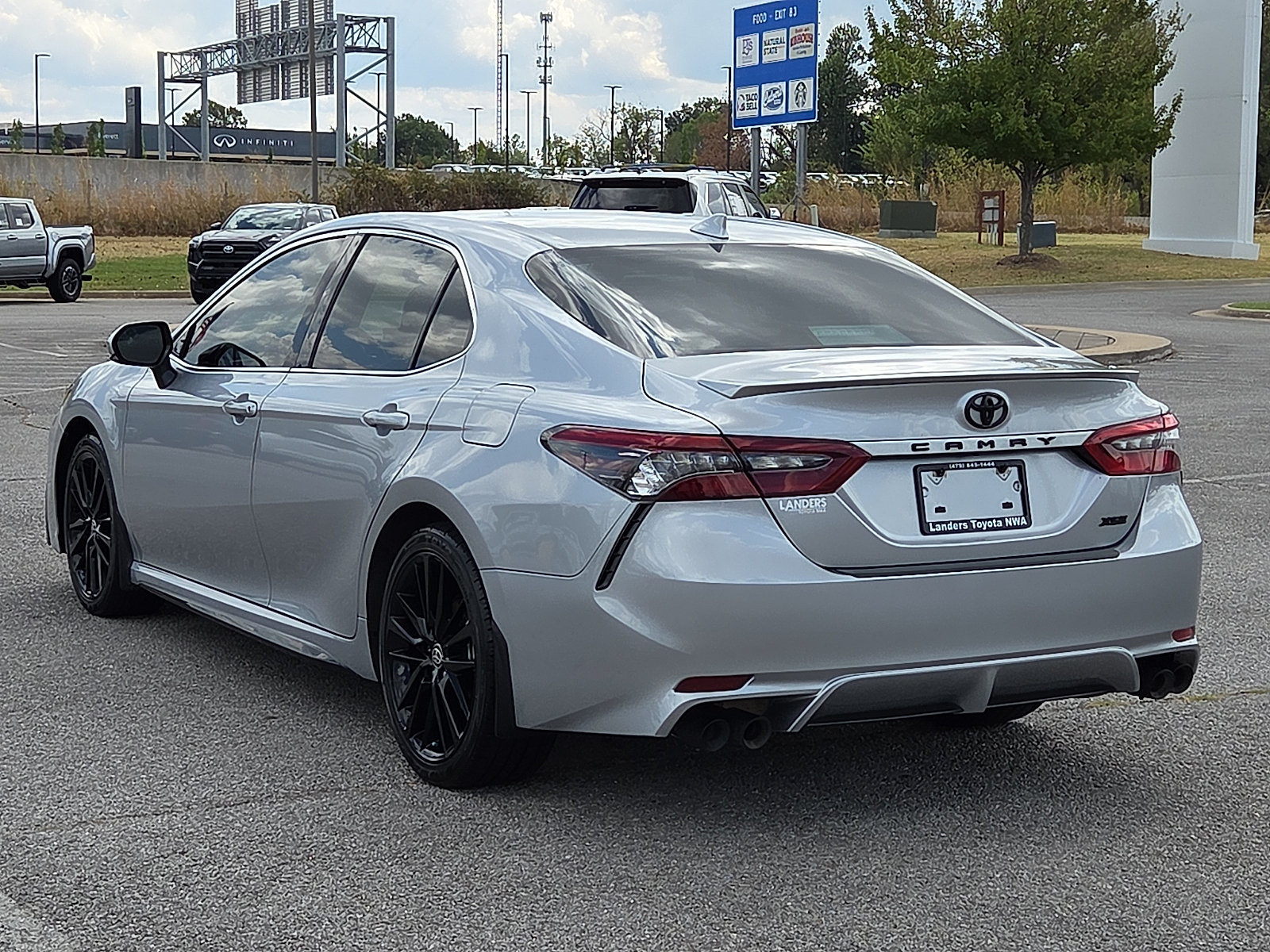Used 2024 Toyota Camry XSE FWD image 4