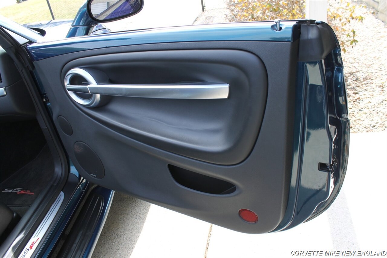Used 2006 Chevrolet SSR w/ Preferred Equipment Group RWD image 22