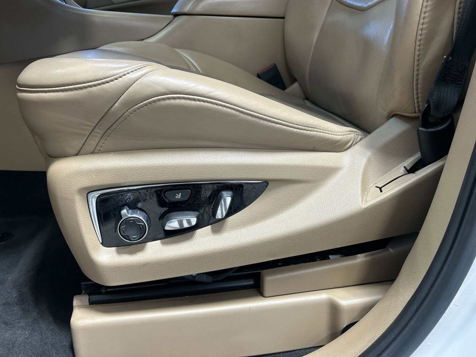 Used 2018 Cadillac Escalade Platinum AWD/4WD image 26