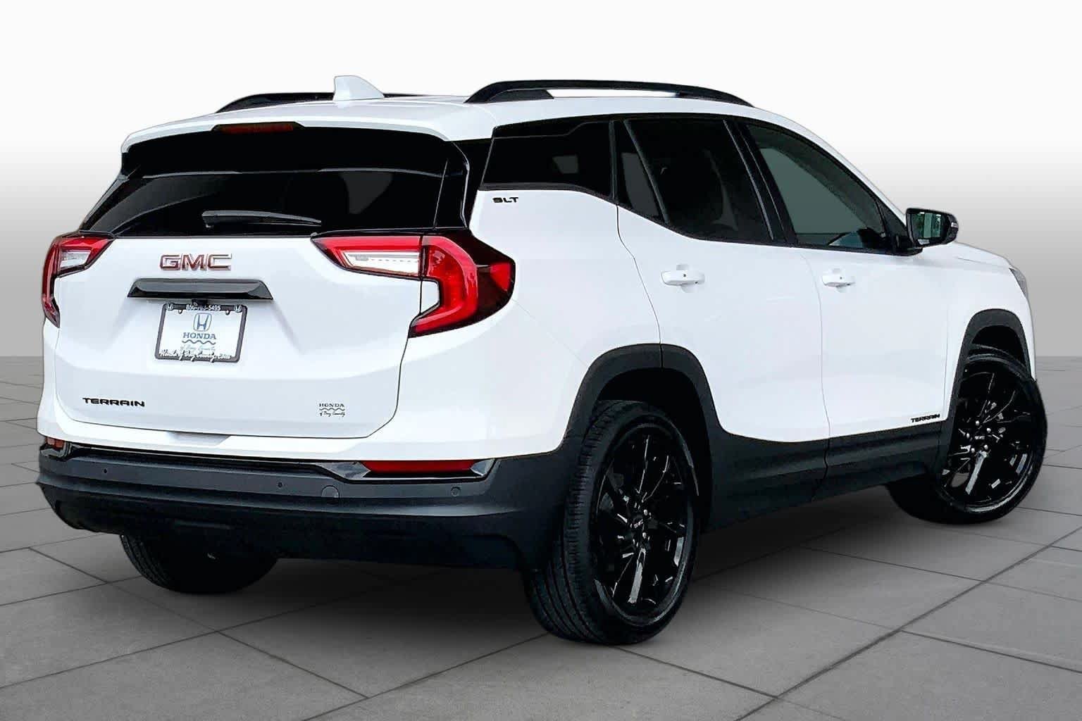 Used 2023 GMC Terrain SLT w/ Tech Package FWD image 13