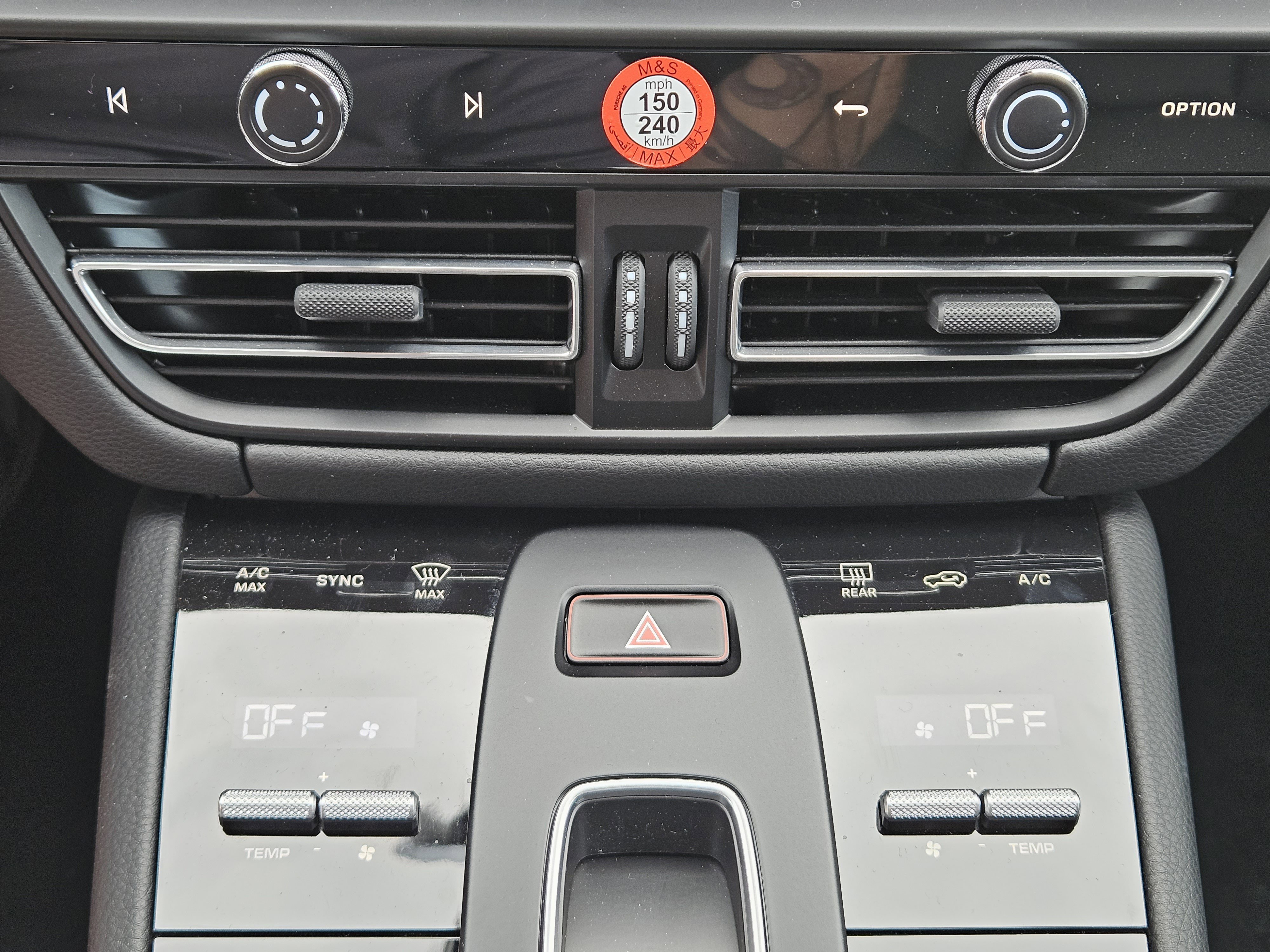 Certified 2025 Porsche Macan image 19