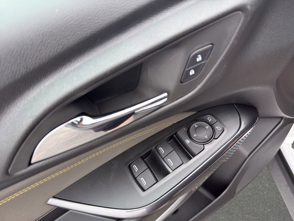 New 2026 Chevrolet Trax ACTIV w/ Sunroof Package FWD image 12