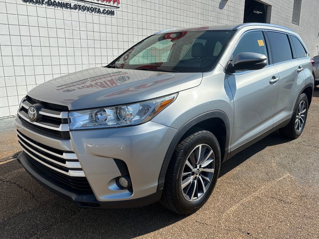 Used 2019 Toyota Highlander XLE video 1