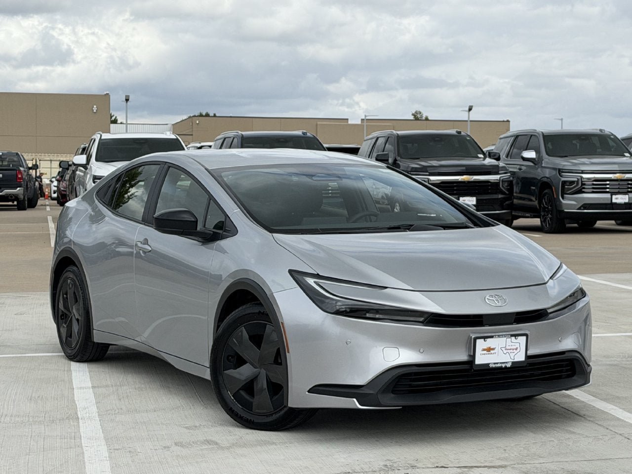 Used 2025 Toyota Prius LE FWD image 2