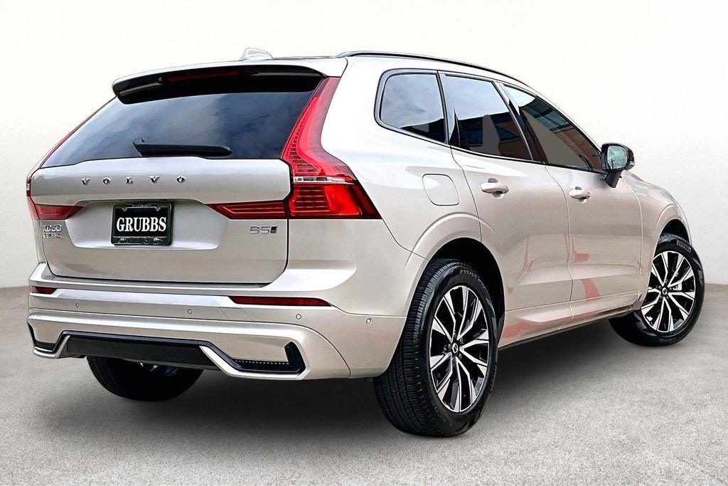 Used 2025 Volvo XC60 B5 Plus AWD/4WD image 2