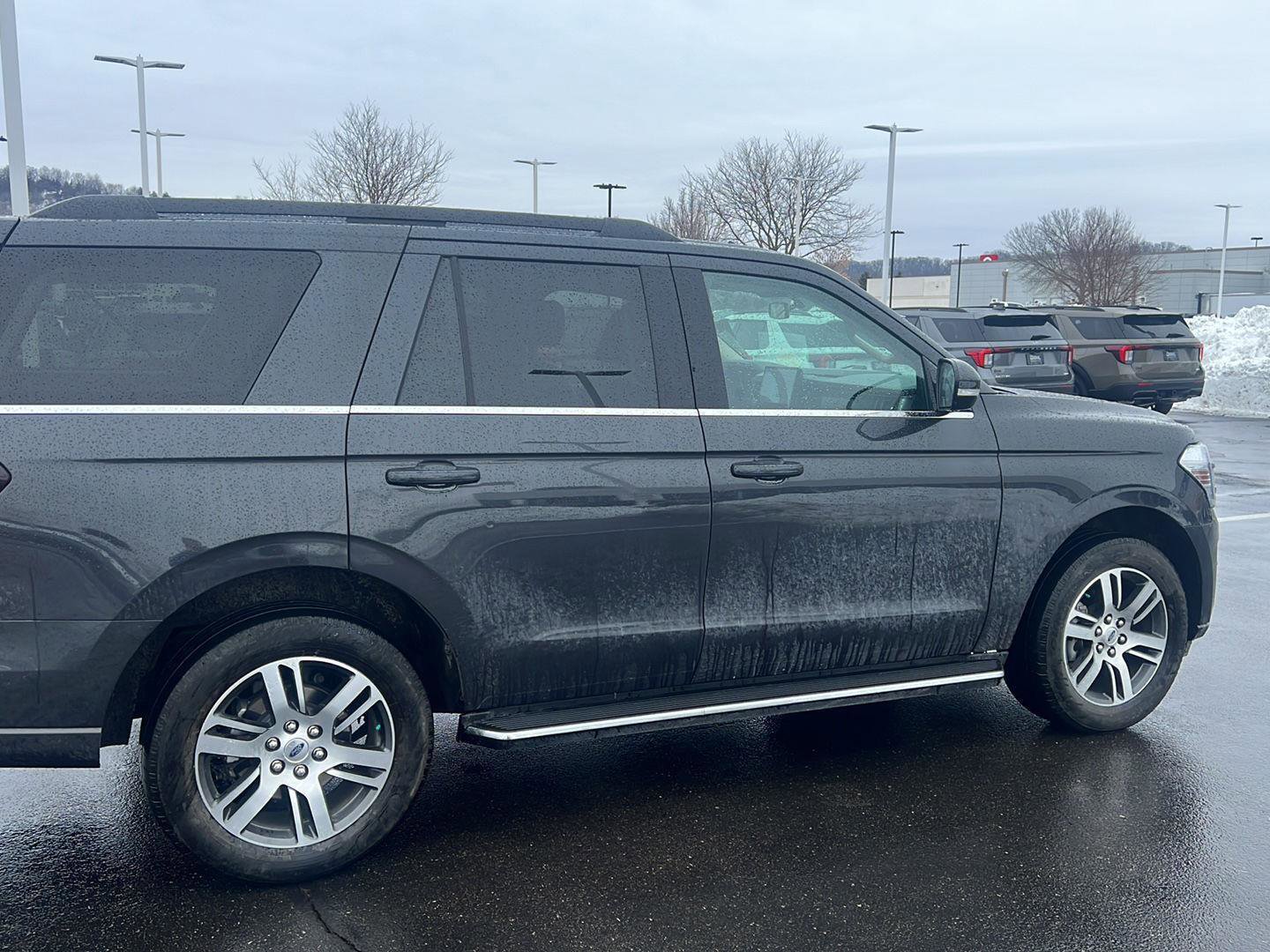 Used 2023 Ford Expedition XLT image 4