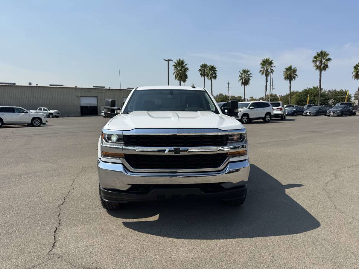Used 2018 Chevrolet Silverado 1500 LT w/ Trailering Package AWD/4WD image 4
