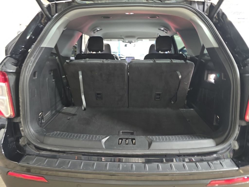 Used 2023 Ford Explorer XLT w/ Equipment Group 202A image 15