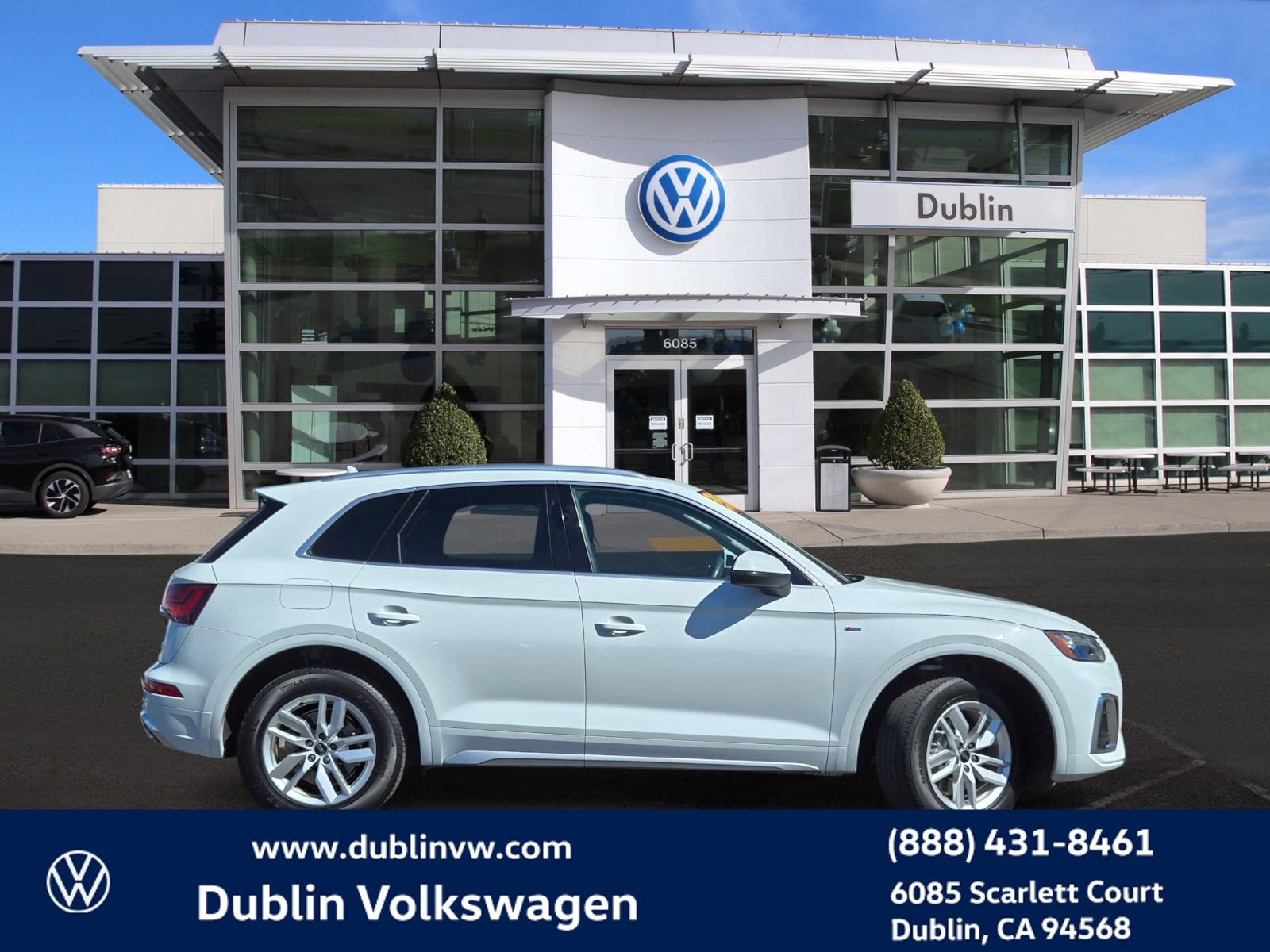 Used 2023 Audi Q5 2.0T Premium w/ Convenience Package AWD/4WD image 3