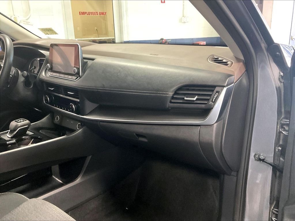 Used 2023 Nissan Rogue SV AWD/4WD image 13