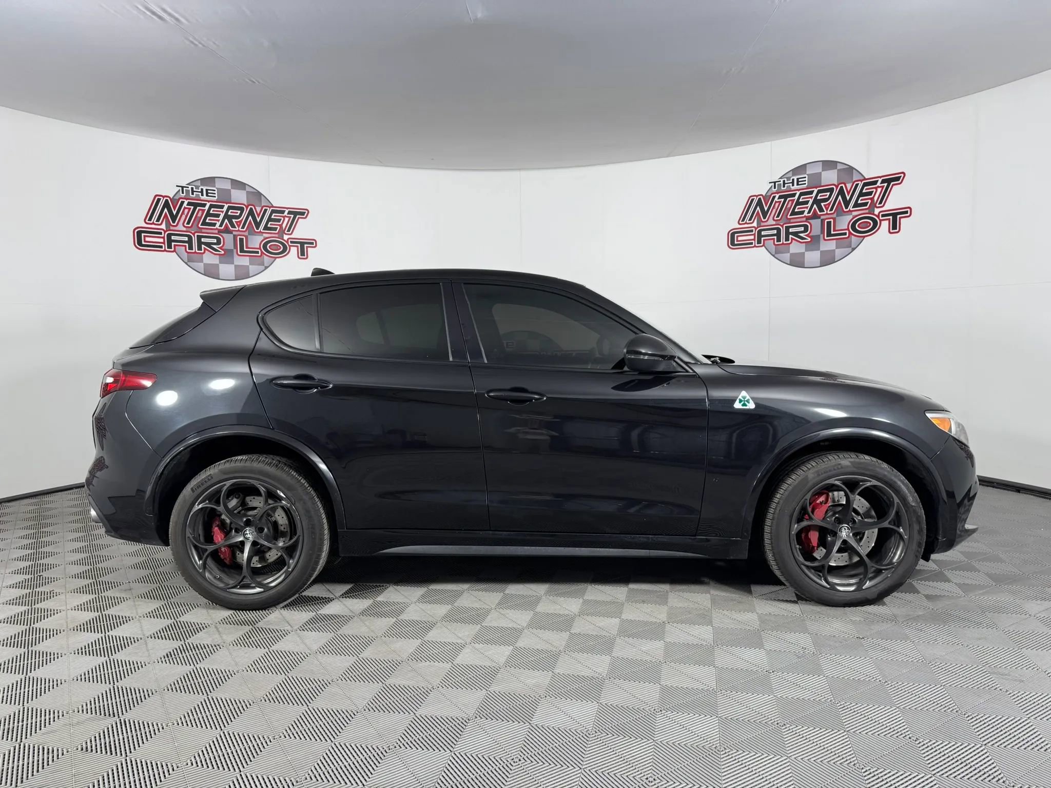 Used 2018 Alfa Romeo Stelvio Quadrifoglio w/ Driver Assist Dynamic Package AWD/4WD image 8