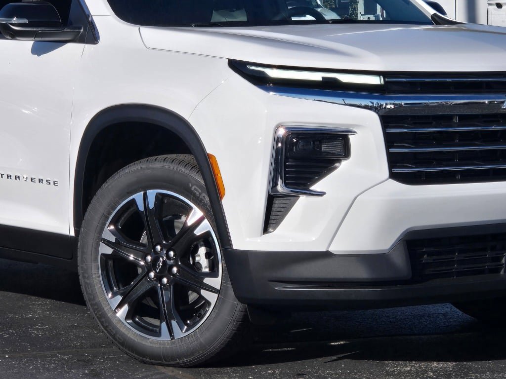 New 2027 Chevrolet Traverse LT w/ Driver Confidence Package AWD/4WD image 2