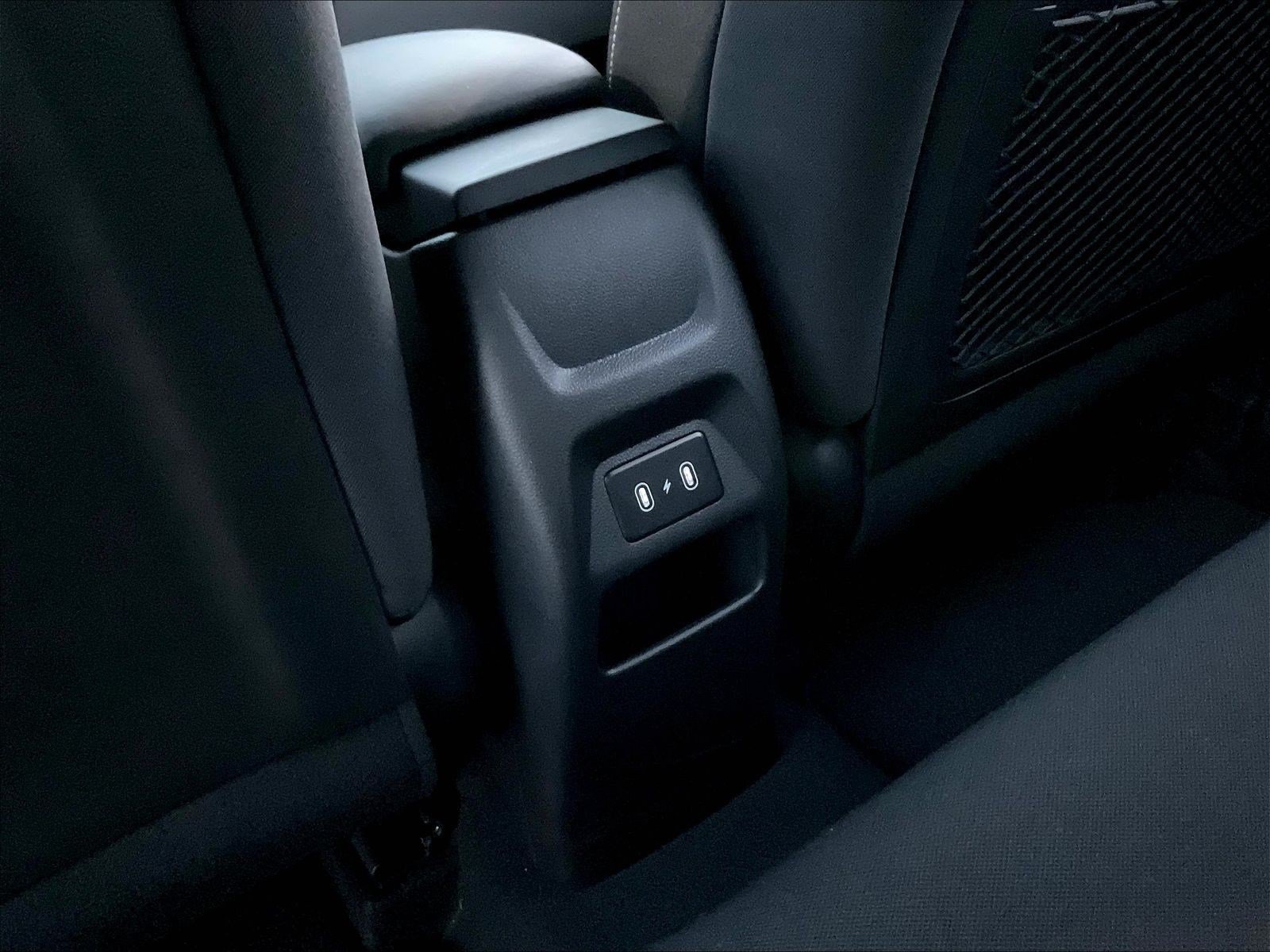 Used 2025 Hyundai Venue SEL FWD image 10