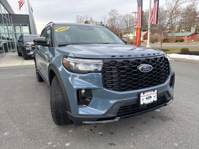Certified 2025 Ford Explorer ST-Line AWD/4WD image 4