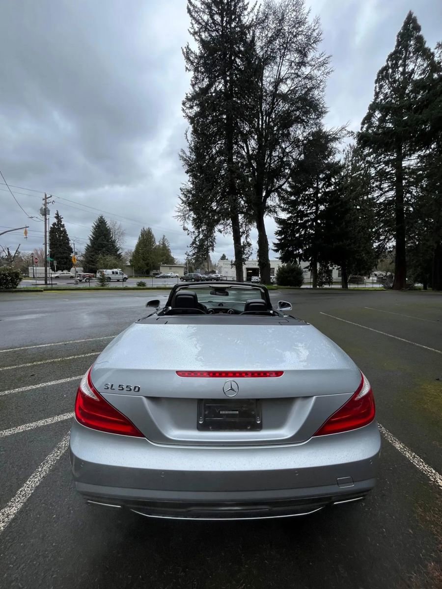 Used 2013 Mercedes-Benz SL 550 w/ Premium Pkg image 4