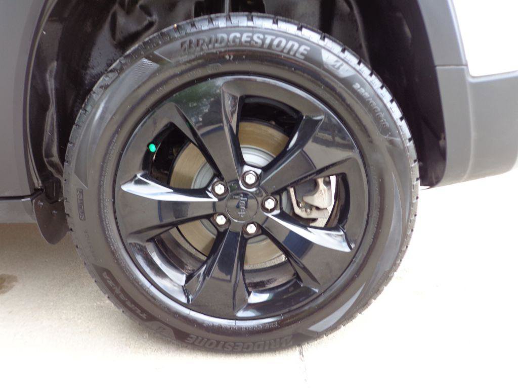 Used 2016 Jeep Cherokee High Altitude w/ Technology Group image 11