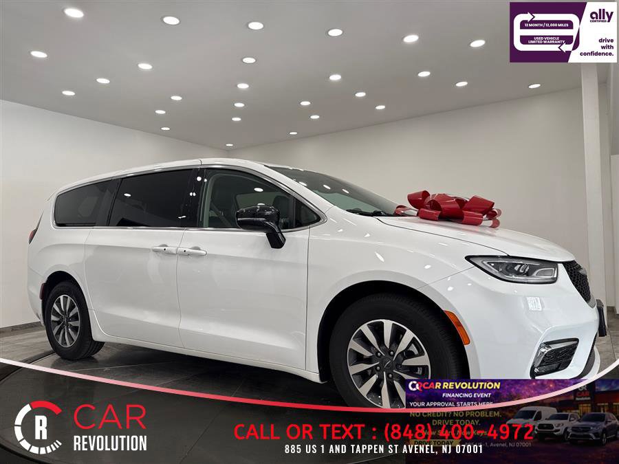 Used 2024 Chrysler Pacifica Limited