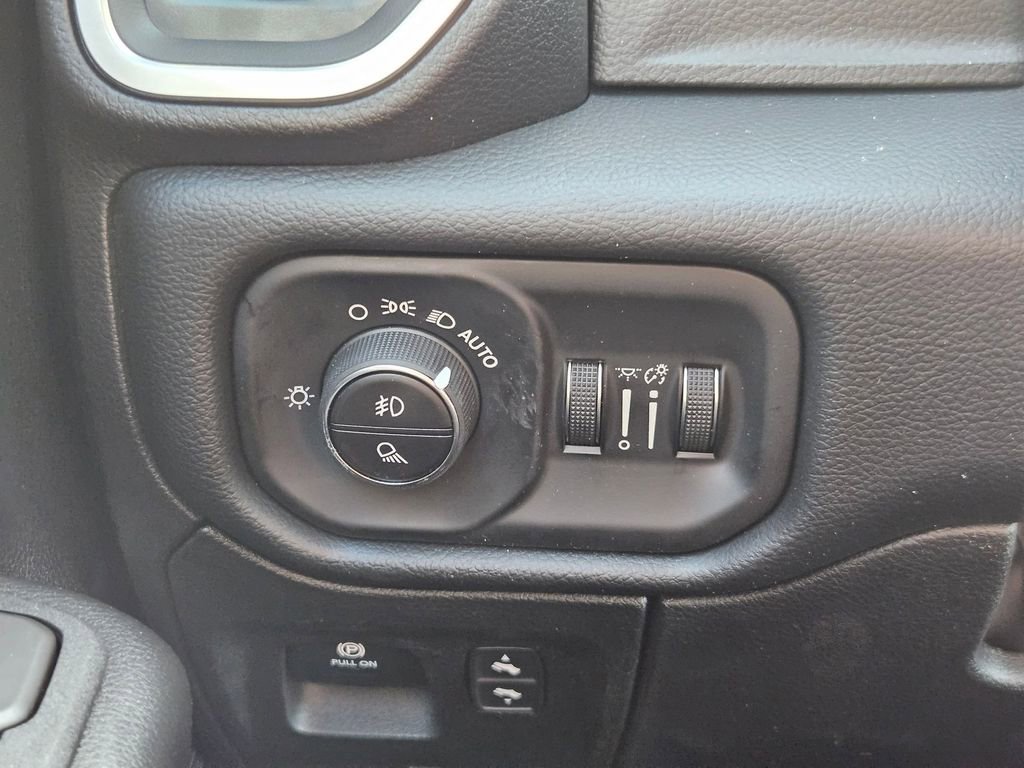 New 2026 RAM 1500 4x4 Crew Cab image 21