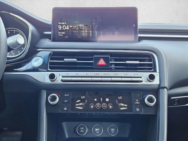 Used 2025 Genesis G70 2.5T image 13