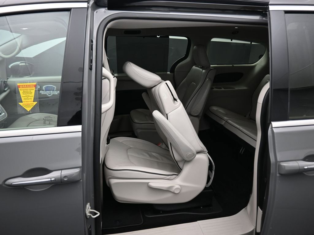 Used 2020 Chrysler Pacifica Limited w/ Advanced Safetytec Group image 45