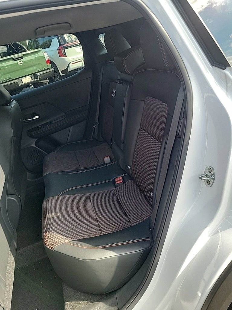 Used 2025 Nissan Kicks SR w/ SR Premium Package image 9