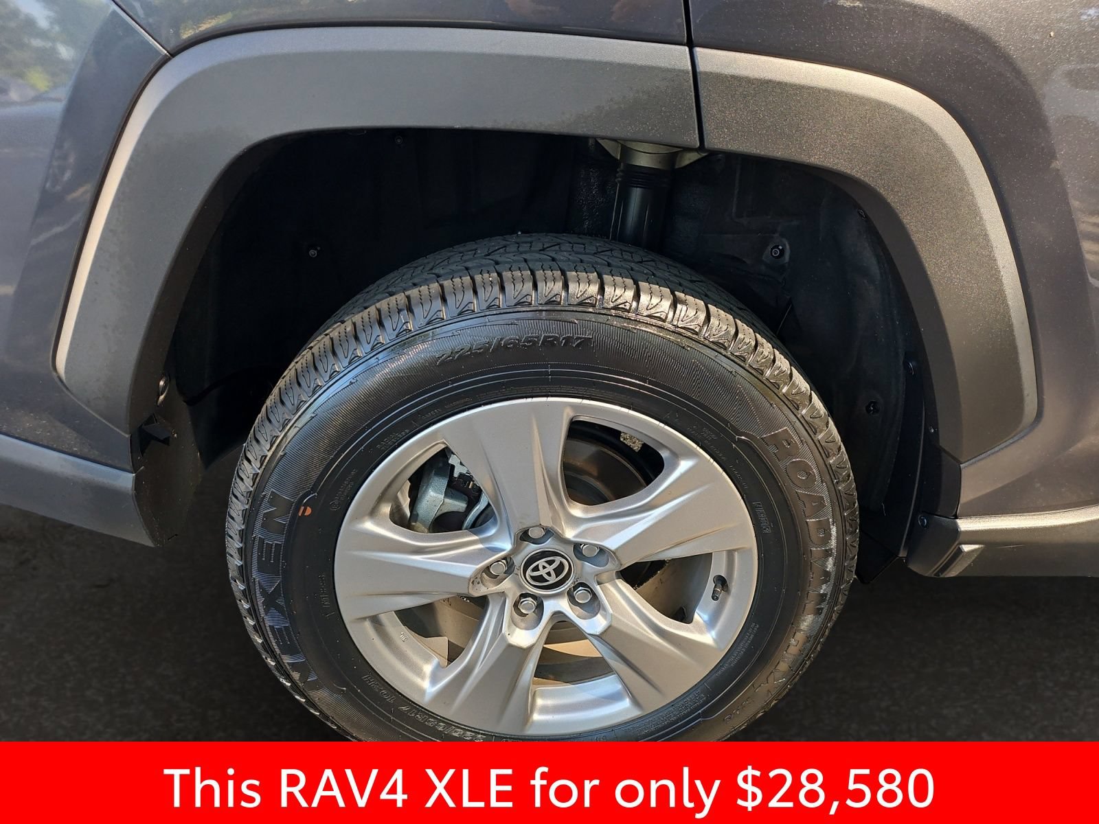 Used 2024 Toyota RAV4 XLE FWD image 43