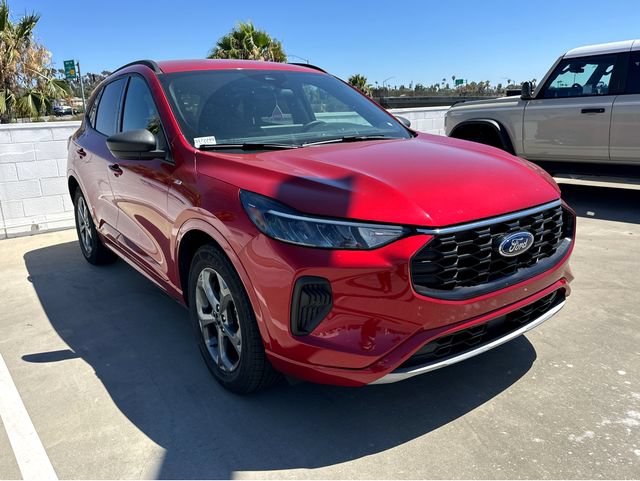 Used 2024 Ford Escape ST-Line w/ Tech Pack #1 FWD image 3