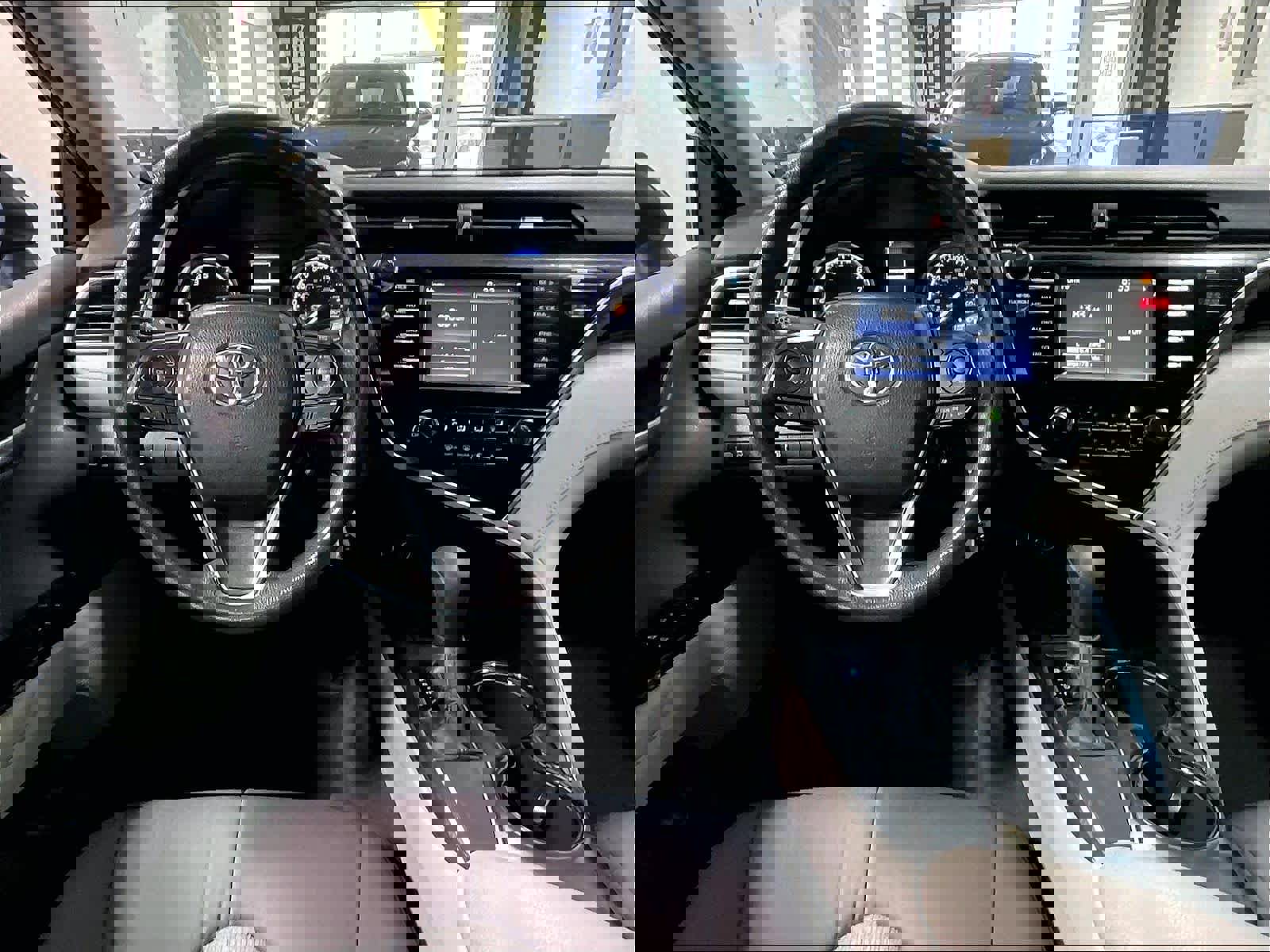 Used 2018 Toyota Camry LE image 17