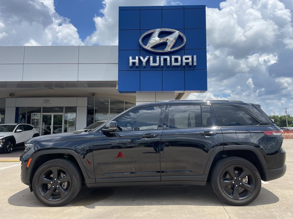 Used 2024 Jeep Grand Cherokee Altitude