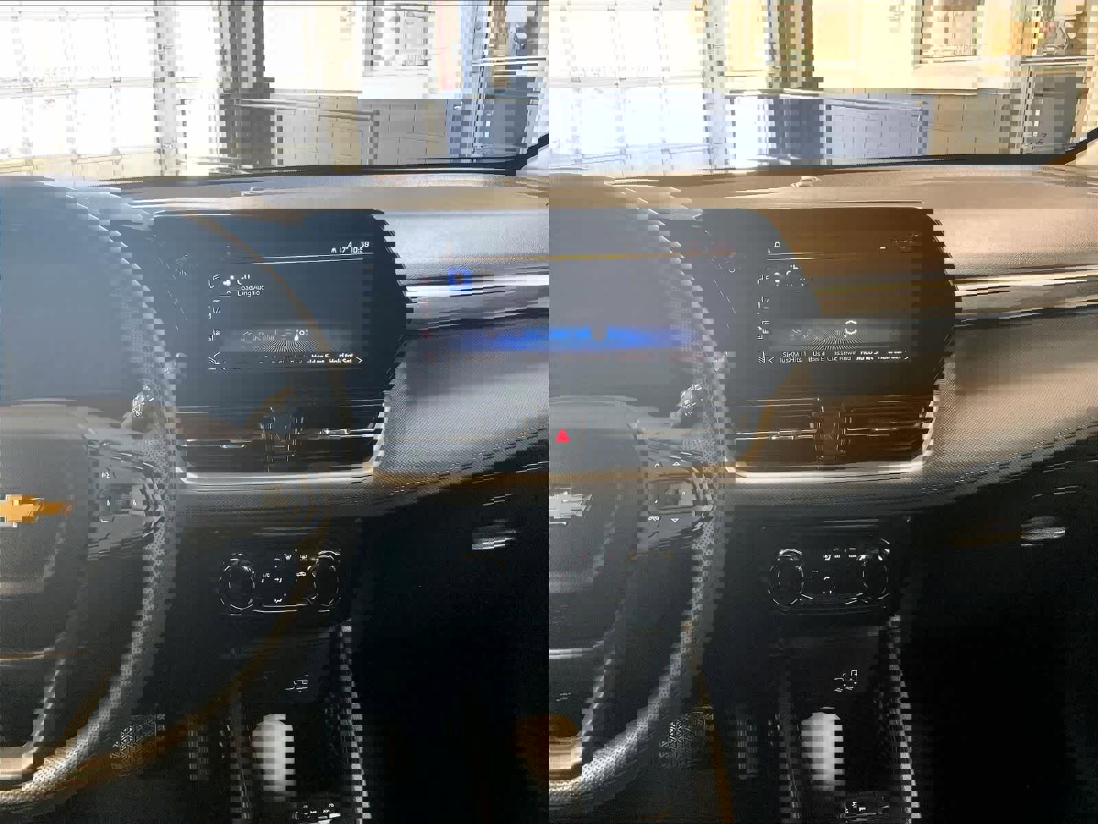 Used 2025 Chevrolet TrailBlazer LT AWD/4WD image 18