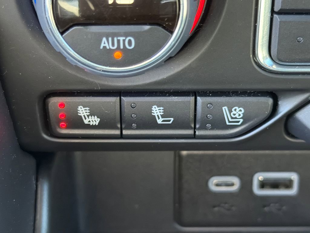 Used 2024 Chevrolet Tahoe Premier w/ Advanced Technology Package image 32