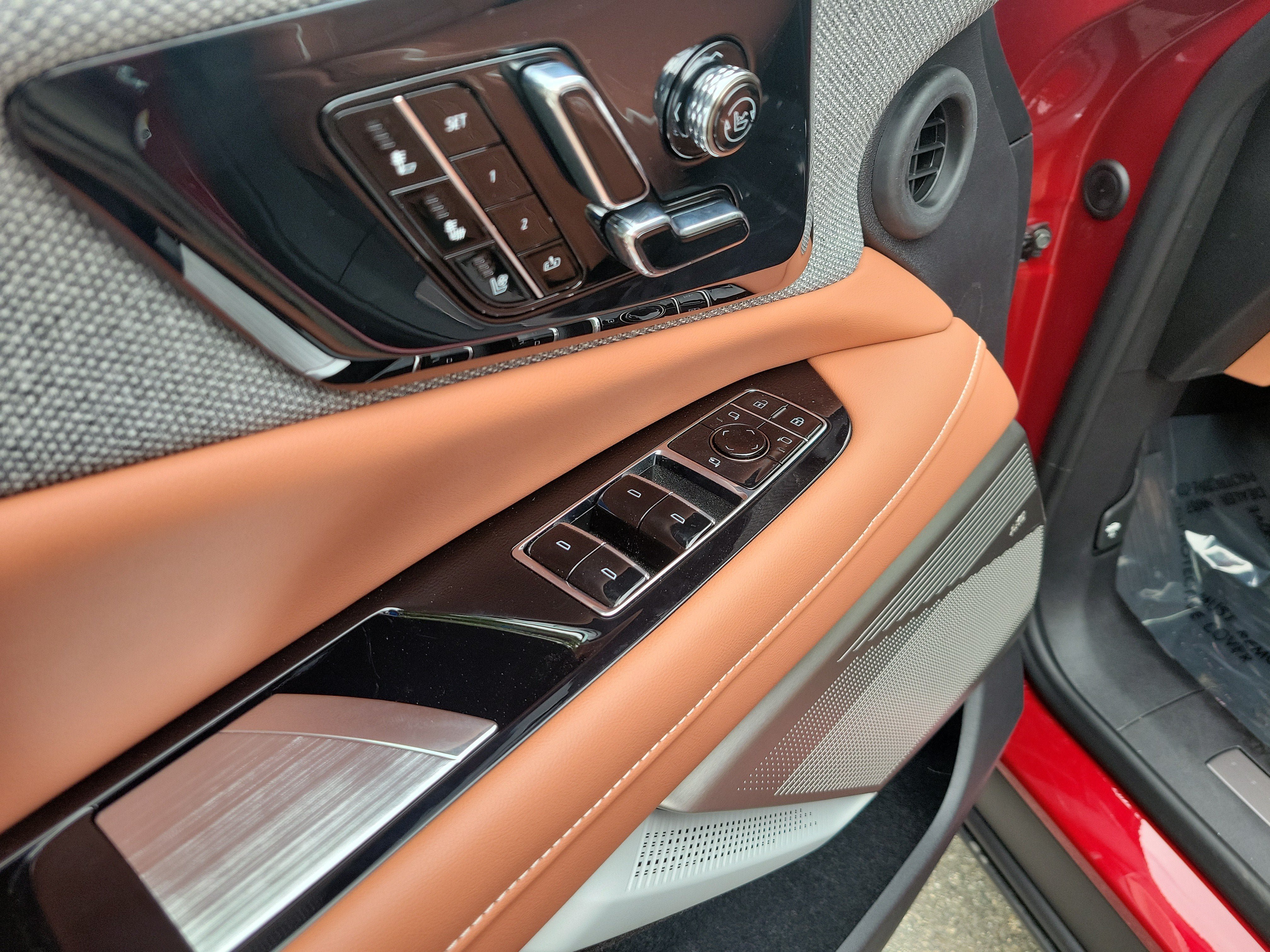 New 2027 Cadillac Optiq Premium Luxury w/ LPO, Floor Liner Package AWD/4WD image 18