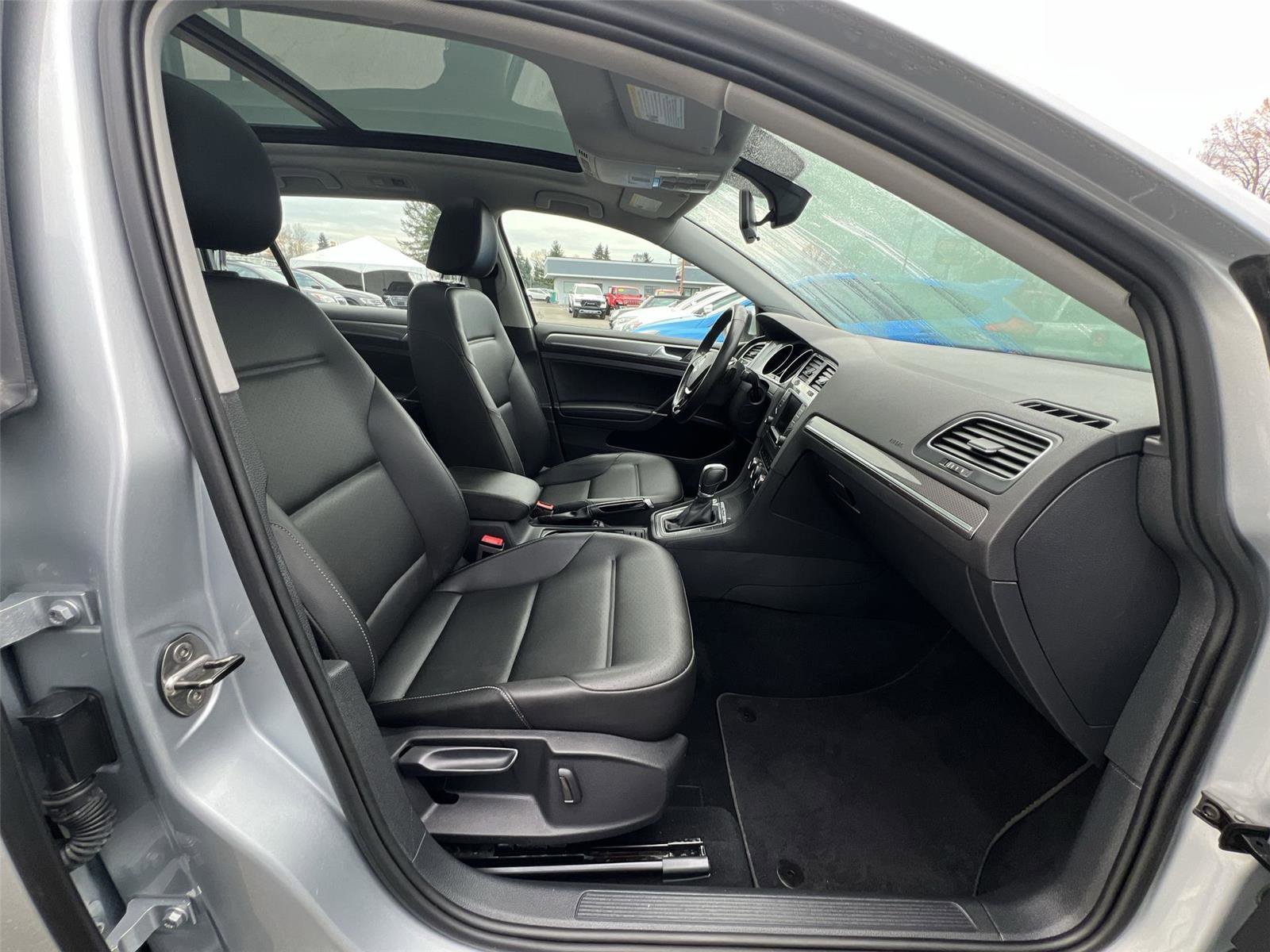 Used 2017 Volkswagen Golf Alltrack SE image 24