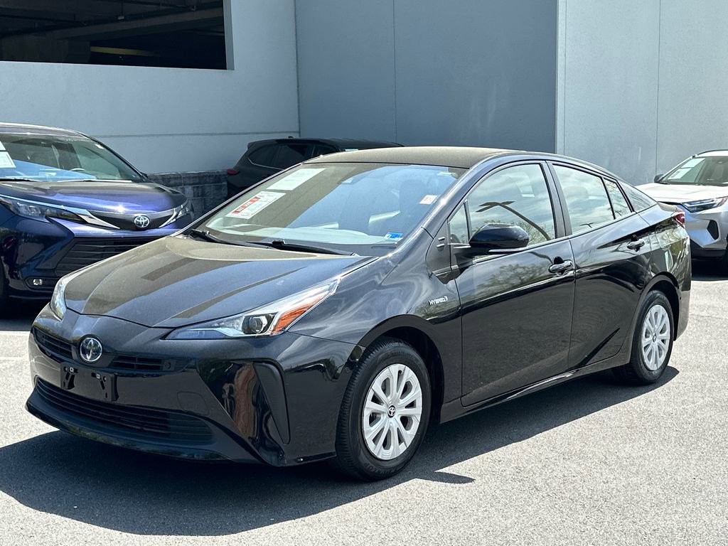 Used 2022 Toyota Prius LE image 2